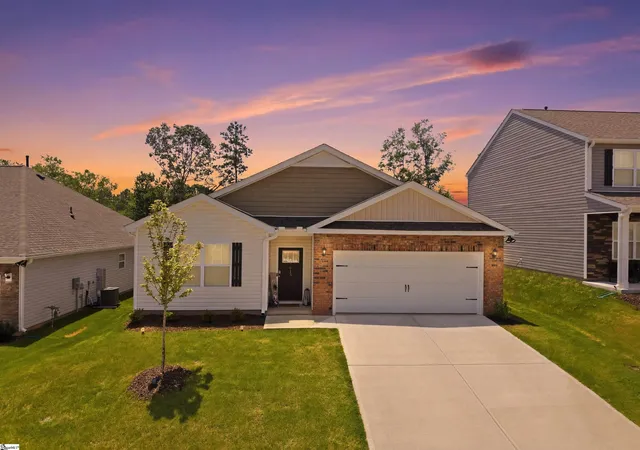 Photo 1 of Single family home for sale at 613 Bayridge Rd, Simpsonville, SC 29680 | MLS# 1600396 | Listing updated on 2026-08-12