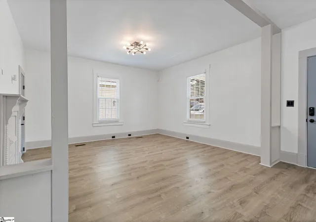 Photo 4 of Single family home for sale at 5 Conyers St, Greenville, SC 29609 | MLS# 1595917 | Listing updated on 2026-09-15