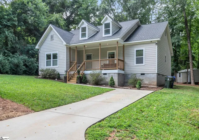 Photo 2 of Single family home for sale at 13 Pasadena Ave, Greenville, SC 29605 | MLS# 1598688 | Listing updated on 2026-07-29
