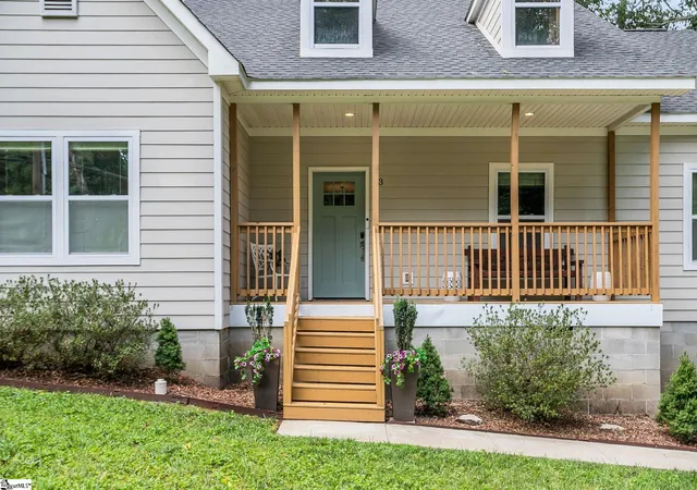 Photo 3 of Single family home for sale at 13 Pasadena Ave, Greenville, SC 29605 | MLS# 1598688 | Listing updated on 2026-07-29