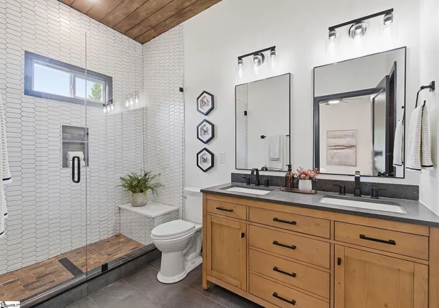 Photo 3 of Single family home for sale at 1 E 5th St, Greenville, SC 29611 | MLS# 1601313 | Listing updated on 2026-08-19