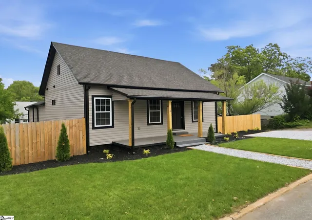 Photo 3 of Single family home for sale at 1 E 5Th St, Greenville, SC 29611 | MLS# 1601313 | Listing updated on 2026-08-19