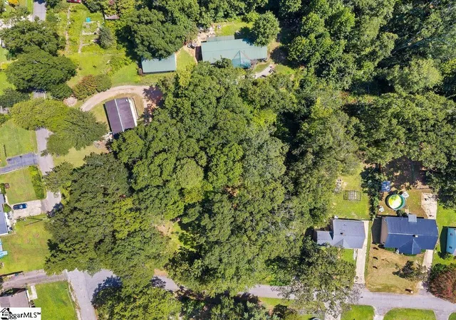 Photo 4 of Single family home for sale at 740 Kenmore Dr, Spartanburg, SC 29303 | MLS# 1601928 | Listing updated on 2026-08-26