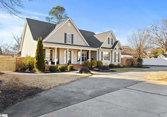 Photo 3 of Single family home for sale at 116a Ridge Rd, Greenville, SC 29607 | MLS# 1601925 | Listing updated on 2026-09-01