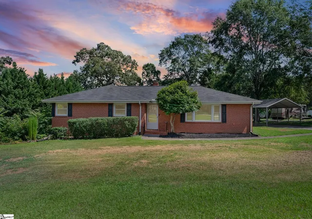 Photo 1 of Sale Pending at 202 Central Ave, Mauldin, SC 29662 | MLS# 1597236 | Listing updated on 2026-09-15