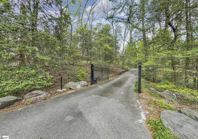 Photo 3 of Single family home for sale at 644 Altamont Rd, Greenville, SC 29609 | MLS# 1588439 | Listing updated on 2026-08-14