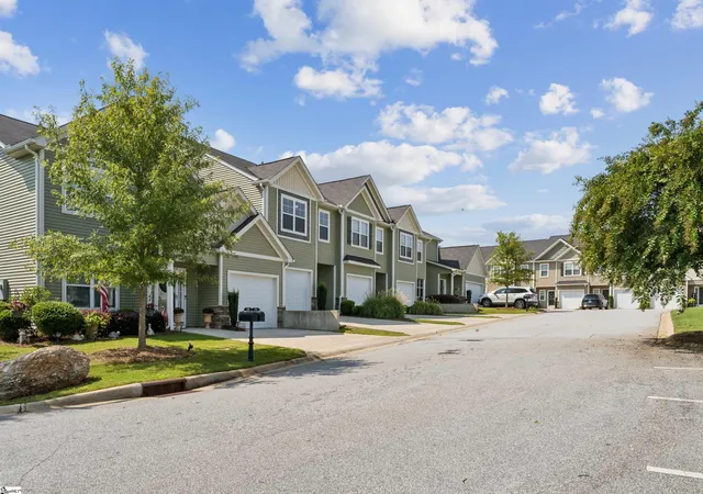 Photo 4 of Townhouse for sale at 706 Elmbrook Dr, Simpsonville, SC 29681 | MLS# 1600926 | Listing updated on 2026-10-01