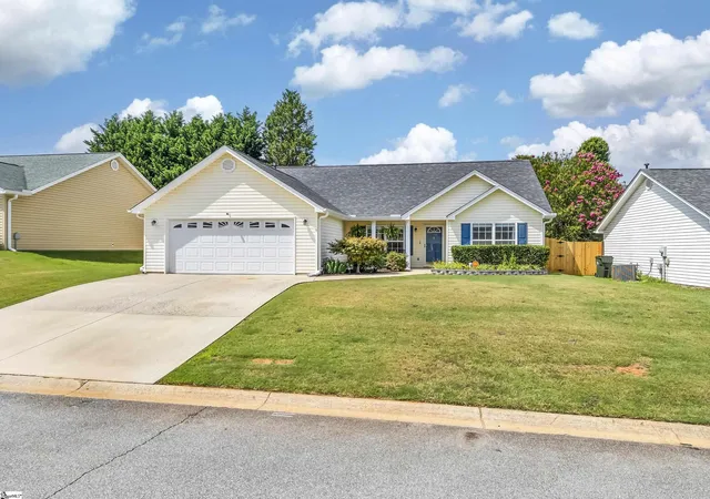 Photo 2 of Single family home for sale at 409 Longspur Ct, Duncan, SC 29334 | MLS# 1597128 | Listing updated on 2026-08-03