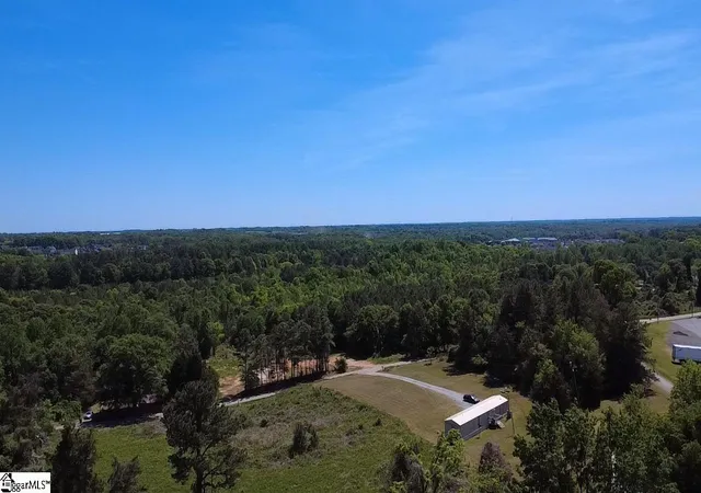 Photo 5 of House for sale at 215 Leonard Rd, Duncan, SC 29334 | MLS# 1589037 | Listing updated on 2026-06-16