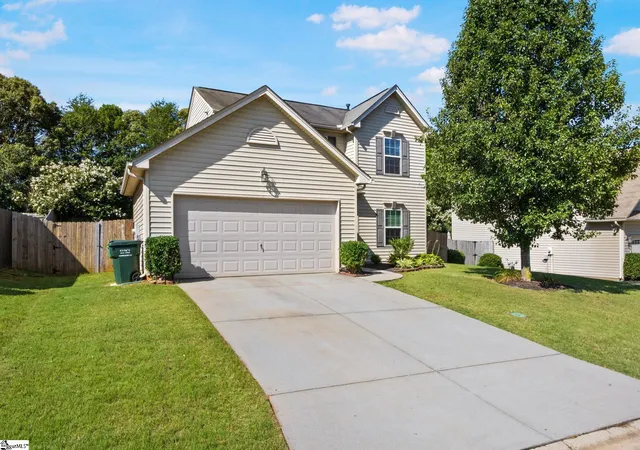Photo 2 of Single family home for sale at 19 Ivory Arch Ct, Simpsonville, SC 29681 | MLS# 1599351 | Listing updated on 2026-10-01