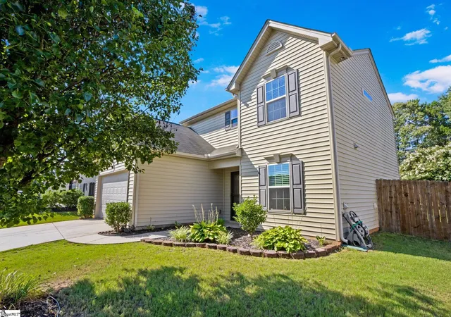 Photo 3 of Single family home for sale at 19 Ivory Arch Ct, Simpsonville, SC 29681 | MLS# 1599351 | Listing updated on 2026-10-01