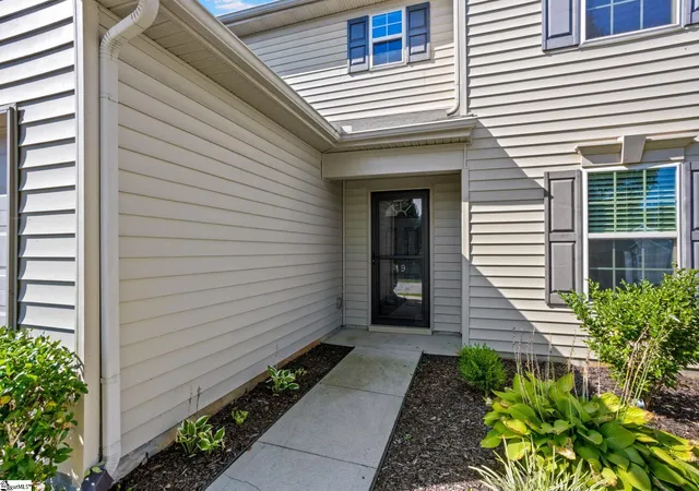 Photo 3 of Single family home for sale at 19 Ivory Arch Ct, Simpsonville, SC 29681 | MLS# 1599351 | Listing updated on 2026-10-01