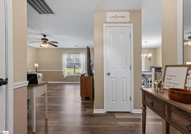 Photo 4 of Single family home for sale at 19 Ivory Arch Ct, Simpsonville, SC 29681 | MLS# 1599351 | Listing updated on 2026-10-01