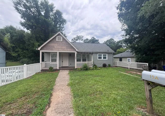 Photo 1 of Single family home for sale at 15 Eastlan Dr, Greenville, SC 29607 | MLS# 1601249 | Listing updated on 2026-08-18