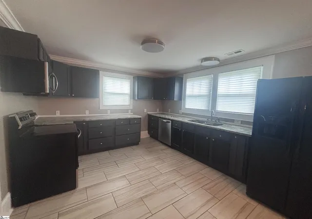 Photo 4 of Single family home for sale at 15 Eastlan Dr, Greenville, SC 29607 | MLS# 1601249 | Listing updated on 2026-08-18