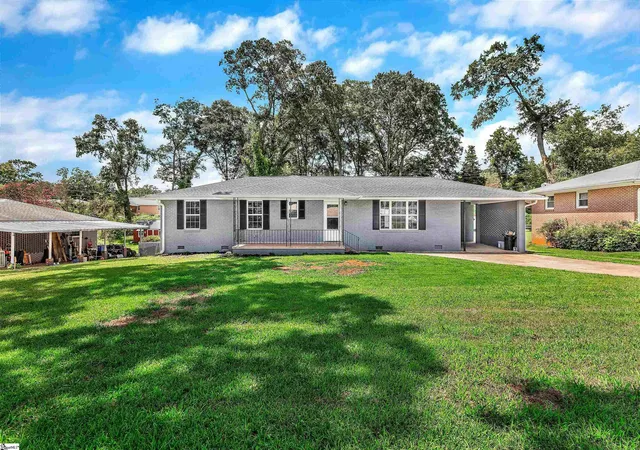 Photo 1 of Single family home for sale at 1001 Fairfield Dr, Anderson, SC 29621 | MLS# 1600314 | Listing updated on 2026-09-11