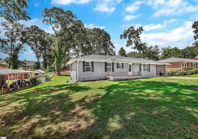 Photo 2 of Single family home for sale at 1001 Fairfield Dr, Anderson, SC 29621 | MLS# 1600314 | Listing updated on 2026-09-11