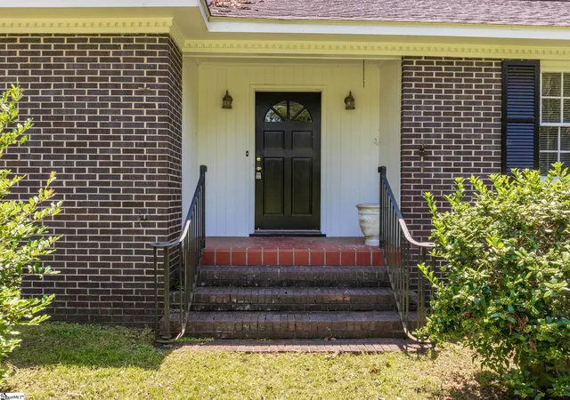 3rd image of 114 York St, Clinton, SC 29325 | MLS# 1578002