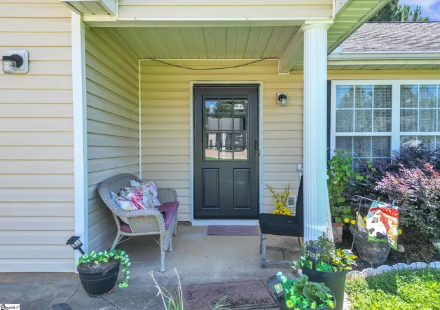 Photo 3 of Single family home for sale at 2004 Small Meadows Ct, Fountain Inn, SC 29644 | MLS# 1602141 | Listing updated on 2026-08-27