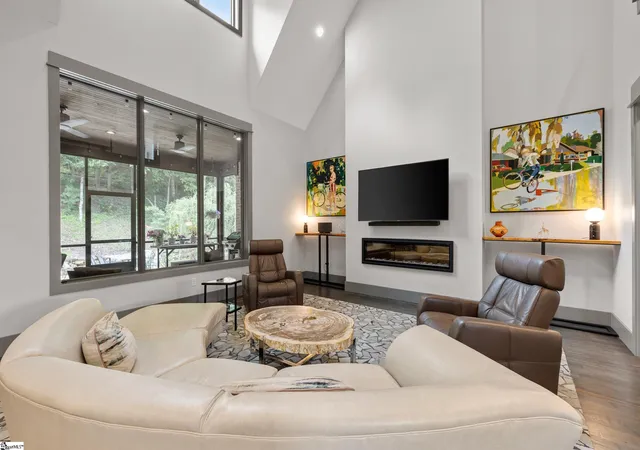 Photo 4 of Single family home for sale at 112 Gascony Dr, Greenville, SC 29609 | MLS# 1596238 | Listing updated on 2026-09-17