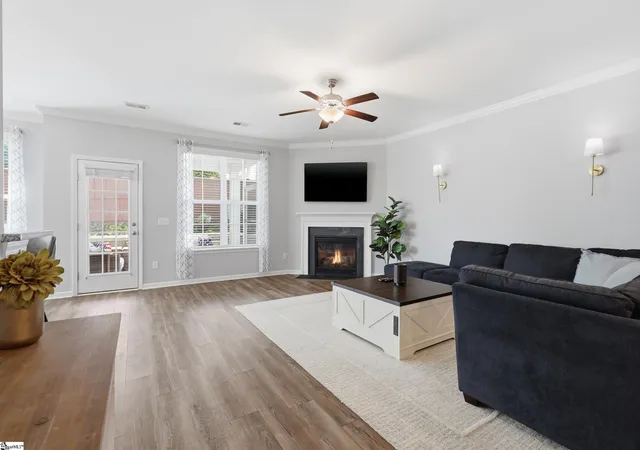 Photo 4 of Single family home for sale at 400 Blue Peak Ct, Greer, SC 29650 | MLS# 1601294 | Listing updated on 2026-08-20