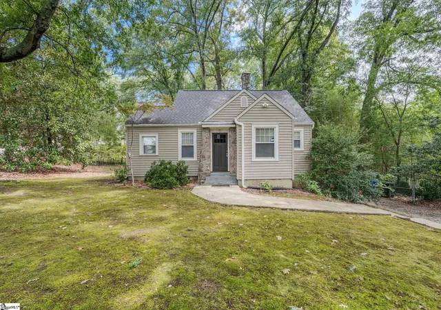 Photo 1 of Single family home for sale at 301 Brookwood Dr, Greenville, SC 29605 | MLS# 1600359 | Listing updated on 2026-08-10