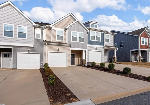 Photo 2 of Townhouse for sale at 1550 Rivermeade Dr, Moore, SC 29369 | MLS# 1601187 | Listing updated on 2026-08-18