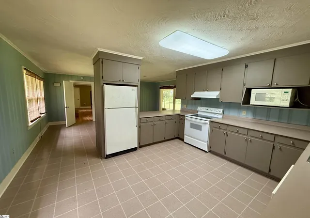 Photo 3 of Single family home for sale at 105 Ansel Dr, Clinton, SC 29325 | MLS# 1595576 | Listing updated on 2026-10-08