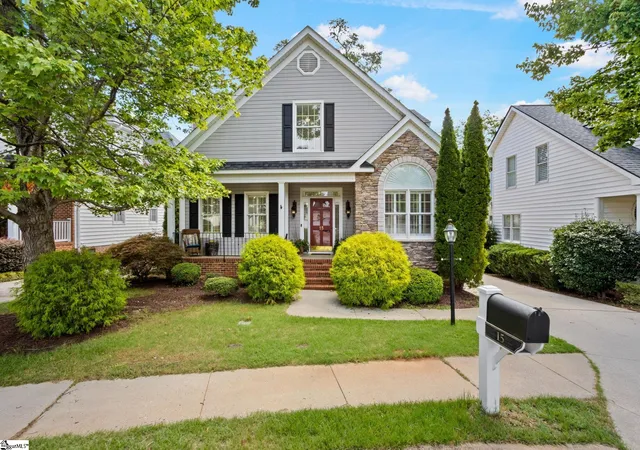 Photo 1 of Single family home for sale at 15 Crabapple Ct, Greenville, SC 29605 | MLS# 1598778 | Listing updated on 2026-08-16