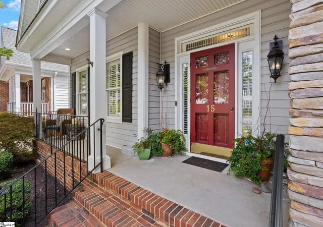 Photo 4 of Single family home for sale at 15 Crabapple Ct, Greenville, SC 29605 | MLS# 1598778 | Listing updated on 2026-08-16