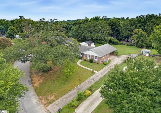 Photo 2 of Sale Pending at 106 S Orchard Dr, Taylors, SC 29687 | MLS# 1601924 | Listing updated on 2026-09-11