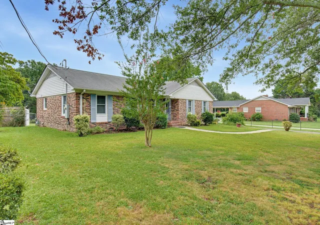 Photo 2 of Sale Pending at 106 S Orchard Dr, Taylors, SC 29687 | MLS# 1601924 | Listing updated on 2026-09-11