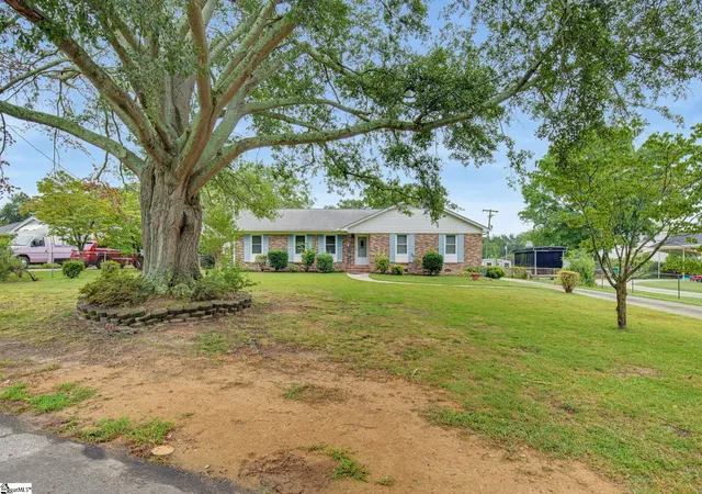 Photo 3 of Sale Pending at 106 S Orchard Dr, Taylors, SC 29687 | MLS# 1601924 | Listing updated on 2026-09-11