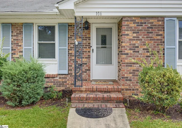 Photo 4 of Sale Pending at 106 S Orchard Dr, Taylors, SC 29687 | MLS# 1601924 | Listing updated on 2026-09-11