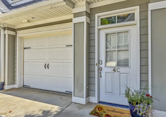 Photo 2 of Condo for sale at 4 Edge Ct #Unit C, Greenville, SC 29609 | MLS# 1601384 | Listing updated on 2026-08-19