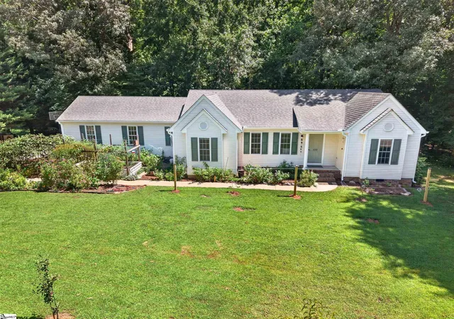 Photo 1 of Single family home for sale at 420 Brookstone Wy, Central, SC 29630 | MLS# 1601284 | Listing updated on 2026-09-19