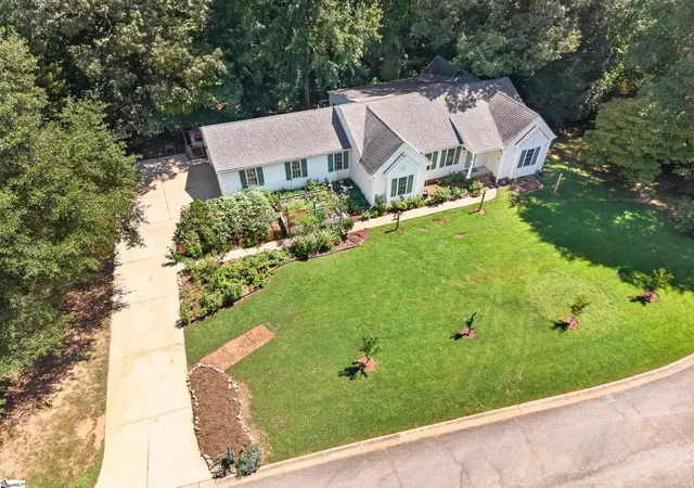 Photo 2 of Single family home for sale at 420 Brookstone Wy, Central, SC 29630 | MLS# 1601284 | Listing updated on 2026-09-19