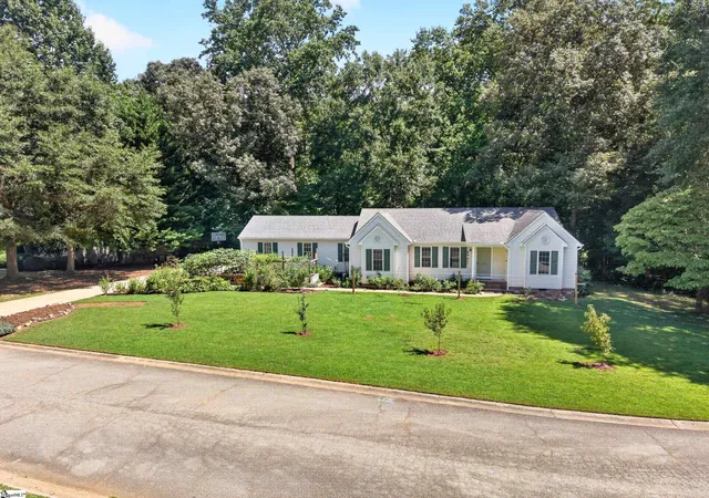 Photo 3 of Single family home for sale at 420 Brookstone Wy, Central, SC 29630 | MLS# 1601284 | Listing updated on 2026-09-19