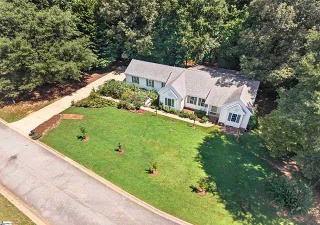 Photo 3 of Single family home for sale at 420 Brookstone Wy, Central, SC 29630 | MLS# 1601284 | Listing updated on 2026-09-19