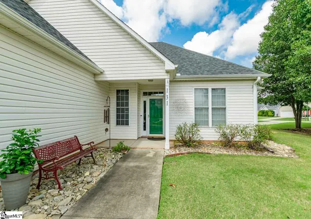 Photo 2 of Single family home for sale at 131 Lauren Wood Cir, Taylors, SC 29687 | MLS# 1597320 | Listing updated on 2026-09-25