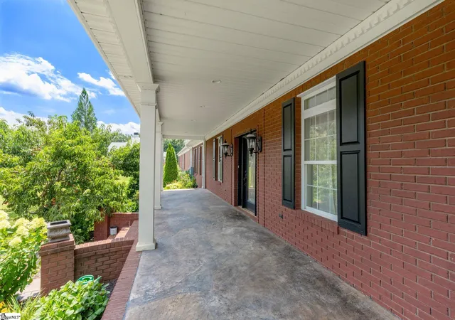 Photo 4 of Single family home for sale at 215 Log Shoals Rd, Greenville, SC 29605 | MLS# 1596234 | Listing updated on 2026-09-15
