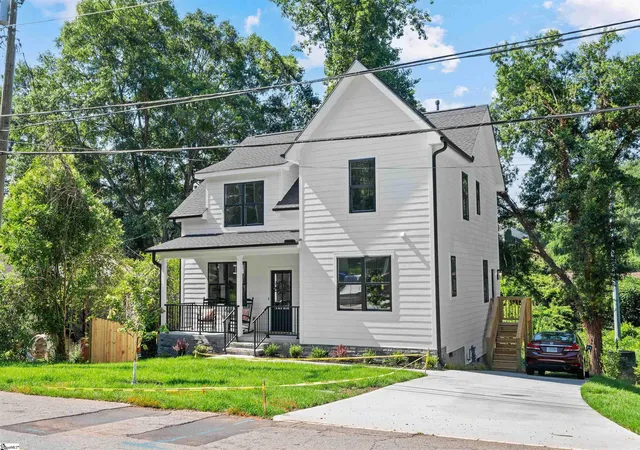 Photo 2 of Single family home for sale at 34 Lowndes Hill Rd, Greenville, SC 29607 | MLS# 1595136 | Listing updated on 2026-09-30