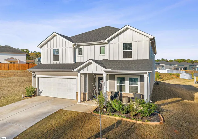 Photo 3 of Single family home for sale at 107 Lorca Dr, Greenville, SC 29605 | MLS# 1596540 | Listing updated on 2026-08-26