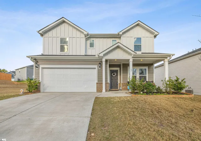 Photo 3 of Single family home for sale at 107 Lorca Dr, Greenville, SC 29605 | MLS# 1596540 | Listing updated on 2026-08-26