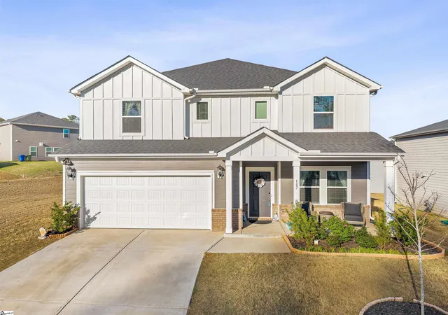 Photo 4 of Single family home for sale at 107 Lorca Dr, Greenville, SC 29605 | MLS# 1596540 | Listing updated on 2026-08-26