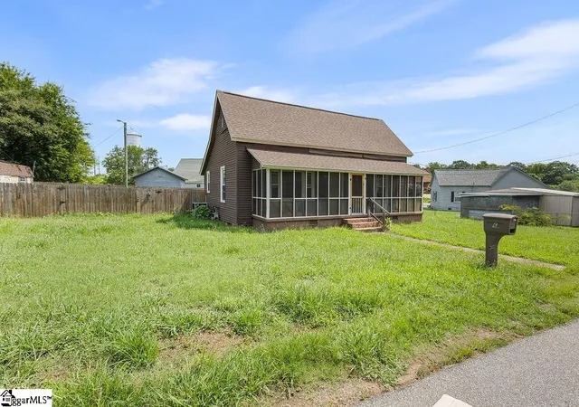 Photo 1 of Single family home for sale at 6 Lyman St, Pelzer, SC 29669 | MLS# 1599916 | Listing updated on 2026-09-21