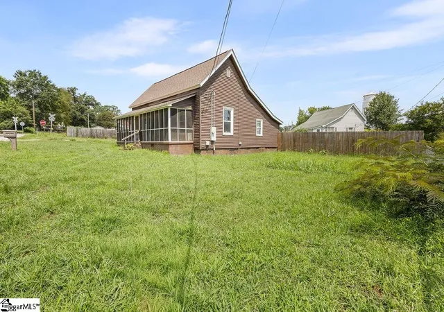 Photo 2 of Single family home for sale at 6 Lyman St, Pelzer, SC 29669 | MLS# 1599916 | Listing updated on 2026-09-21