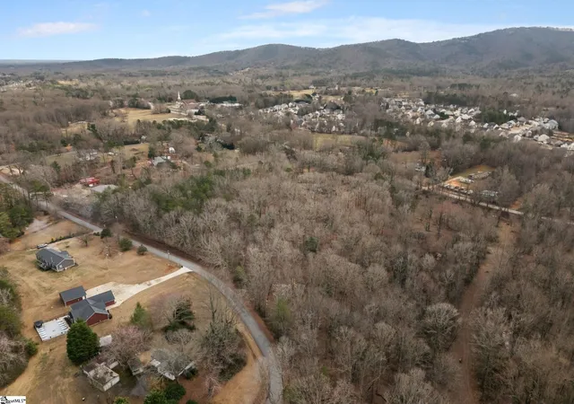 Photo 4 of House for sale at Hawkins Rd, Travelers Rest, SC 29690 | MLS# 1583134 | Listing updated on 2026-03-23