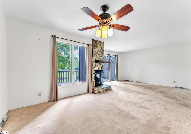 Photo 3 of Condo for sale at 8 Graystone Wy, Taylors, SC 29687 | MLS# 1593329 | Listing updated on 2026-10-20