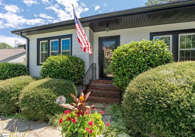 Photo 2 of Single family home for sale at 22 Wilmont Ln, Greenville, SC 29605 | MLS# 1601626 | Listing updated on 2026-09-04